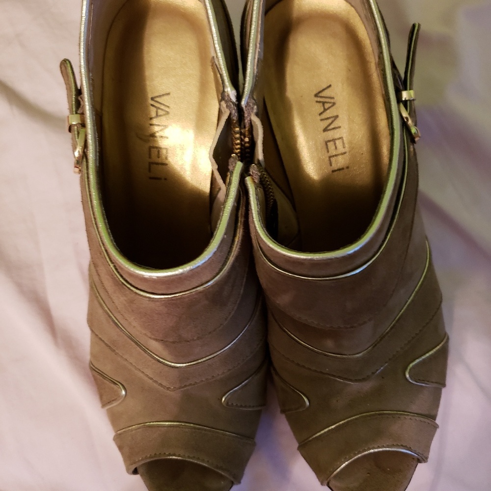 Bootie peep toe